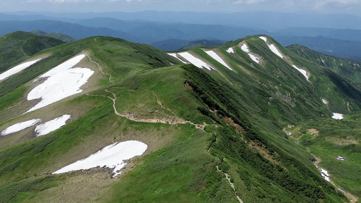 夏の月山